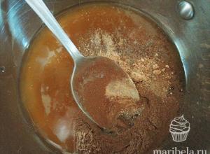 Wie man zu Hause Glasur für Lebkuchen macht, Glasur aus Zucker und Eiweiß für Lebkuchen